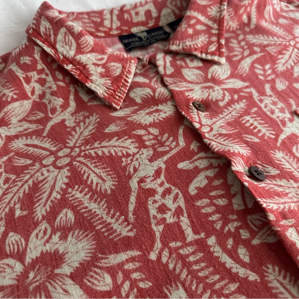 Moose Creek Casual Short-Sleeve Button-Up Cotton Camp Shirt in Coral and Cream